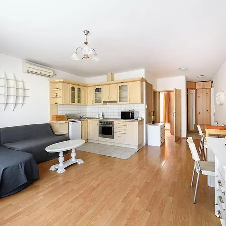 Lovely In Centre For 4 Guests